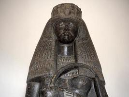 tuya statua 18 dinastia Egitto amenhotep iii sposa foto