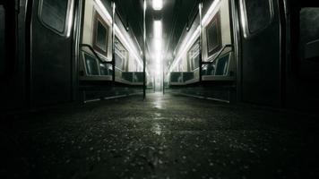 8 mila vuoto metallo metropolitana treno nel urbano Chicago foto