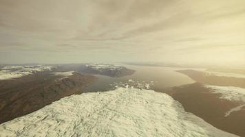 bellissimo aereo Visualizza di il massiccio ghiacciaio nel Islanda e suo laguna foto