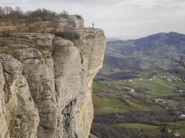 bismantov pietra un' roccia formazione nel il tosco-emiliano Appennini foto