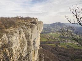 bismantov pietra un' roccia formazione nel il tosco-emiliano Appennini foto