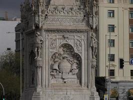 columbus piazza con monumento per christopher columbus nel Madrid foto