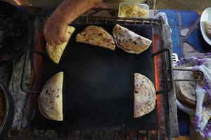 mano fatto messicano fresco tortillas foto