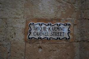 medina medievale villaggio strada cartello nel Malta foto