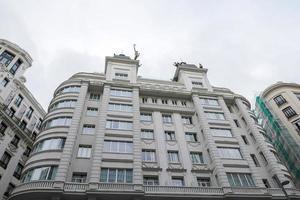 Madrid Spagna nonna attraverso edificio foto