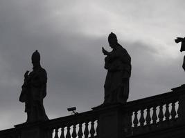 santo Peter basilica Roma Visualizza di statua dettaglio silhouette foto