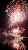 fuochi d'artificio celebrazione a notte nel il suan luang rama ix foto