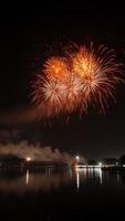 fuochi d'artificio celebrazione a notte nel il suan luang rama ix foto