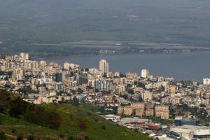 Tiberiade Israele 09 03 2021 il città di Tiberiade su il sponde di il d'acqua dolce lago kinneret nel Israele. foto