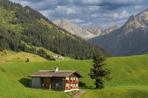 paesaggio vicino mittelberg e cattivo nel kleinwalsertal, vorarlberg, austria foto