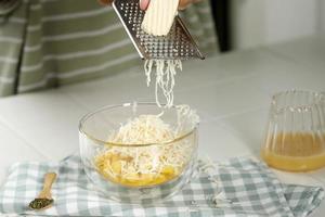 bambini triturati formaggio su jasuke dolce Mais foto
