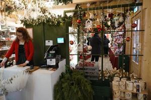 trento, Italia - dicembre 9, 2017 - persone a tradizionale Natale mercato foto