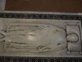medievale tomba dentro Santa Croce Chiesa Firenze, Italia, 2022 foto