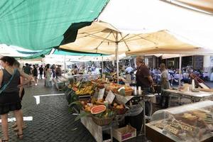 Roma, Italia - giugno 16 2019 - Campo dei Fiori posto mercato foto