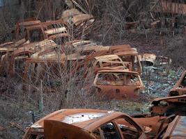 discarica vecchio arrugginito auto campo foto