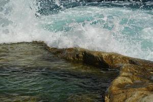 santo Peter piscine Malta roccia formazione buco su rocce foto