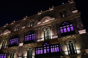 Malta illuminato edifici Visualizza a partire dal la la valletta a tramonto foto