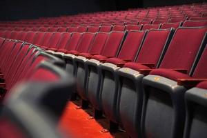 molti vuoto posto a sedere nel Teatro foto