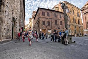 siena, Italia - marzo 25 2017 - tradizionale bandiera vacilla parata foto