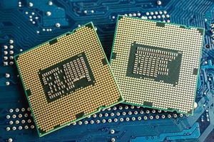 CPU, chip del chip dell'unità di elaborazione centrale sul circuito stampato nella tecnologia del computer portatile e del pc. foto