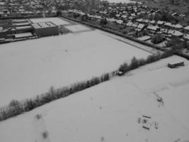 alto angolo Visualizza di città nel classico nero e bianca dopo neve autunno foto