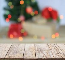 scena di natale con albero sfocato e bokeh luci di sfondo foto