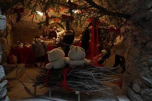 rango, Italia - dicembre 8, 2017 - persone a tradizionale Natale mercato foto
