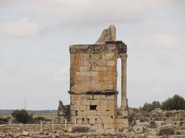 volubilis romano rovine nel Marocco- meglio conservato romano rovine collocato fra il imperiale città di fez e meknes foto