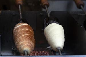 trdelnik tradizionale camino dolce di praga foto