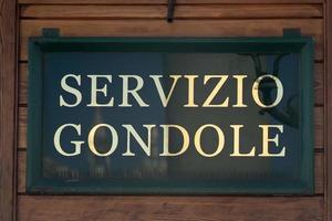 Servizio gondola cartello nel Venezia gondola servizio foto