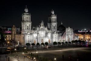 Messico città zocalo principale posto a notte foto