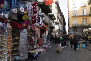 Napoli, Italia - febbraio 1 2020 - vecchio cittadina strada foto