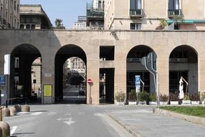 Genova, Italia - aprile 5 2020 - centro strade siamo deserto dovuto per coronavirus covid quarentine foto