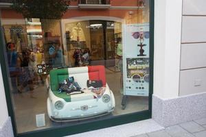 serravalle scrivia, Italia - giugno 24 2017 - vendita stagione nel progettista outled è di partenza foto
