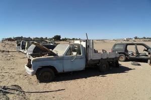 vecchio abbandonato auto nel discarica nel baja California sur Messico foto