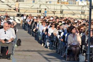 genova, Italia - Maggio 26 2017 - coro preparazione per papa Francesco massa nel kennedy posto foto