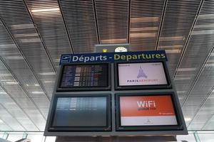 Parigi, Francia - marzo 6 2018 - Parigi aeroporto atterraggio e Caricamento in corso carico e passeggeri foto