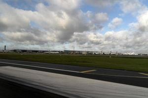 Parigi, Francia - novembre 7 2019 - Parigi aeroporto cdg atterraggio e Caricamento in corso carico e passeggeri foto