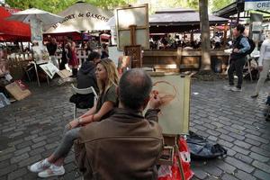 Parigi, Francia - ottobre 6 2018 - artista e turista nel montmartre foto