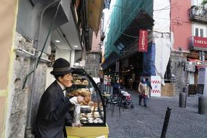 Napoli, Italia - febbraio 1 2020 - vecchio cittadina strada san gregorio armini foto
