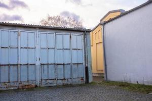 parti di un vecchio abbandonato edificio foto