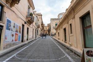 noto,italia-maggio 7, Vista 2022 di il bellissimo montevenere Chiesa durante un' nuvoloso giorno foto