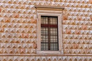 ferrara diamante palazzo piramide facciata foto