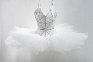 balletto vestito gonna isolato su bianca foto