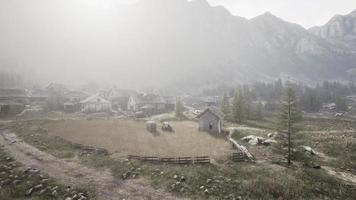 aereo Visualizza di svizzero montagna villaggio foto