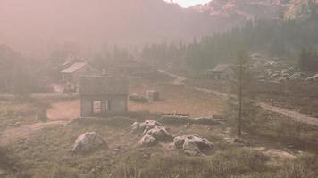 aereo Visualizza di svizzero montagna villaggio foto