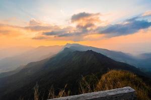 Visualizza di phu chi dao o phu chee dao montagna a chiang rai, Tailandia foto