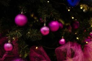 nuovo anno arredamento con un' Natale albero con palle foto