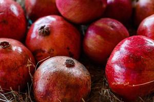 rosso Melograno raccogliere foto