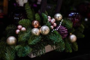 nuovo anno arredamento Natale albero con giocattoli foto